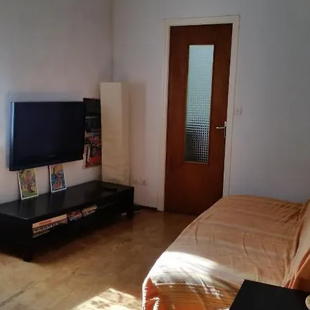 Maison Medievale En Pierre De Lave Typique D Agde - Reservation Du Samedi Au Samedi Agde